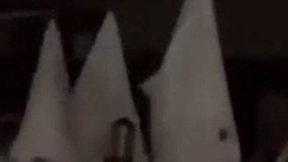 Texas, ragazzi vestiti da Ku Klux Klan per una festa di Halloween: polemiche e indignazione a El Paso