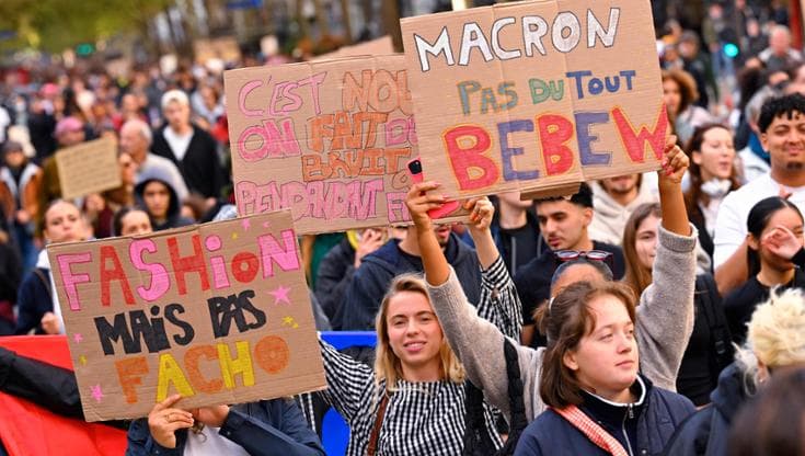 Paris, 17 October: young people march