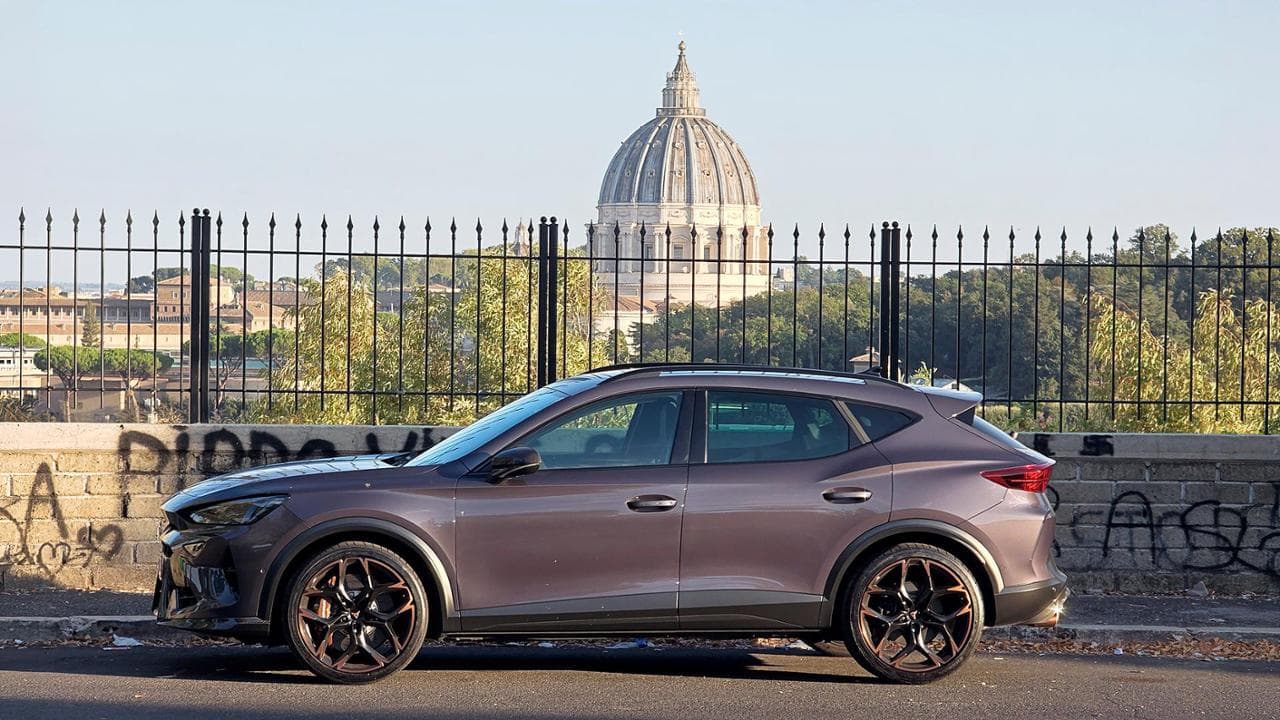 Cupra Formentor VZ5, ecco come va l’hot crossover cinque cilindri turbo a benzina da 390 Cv