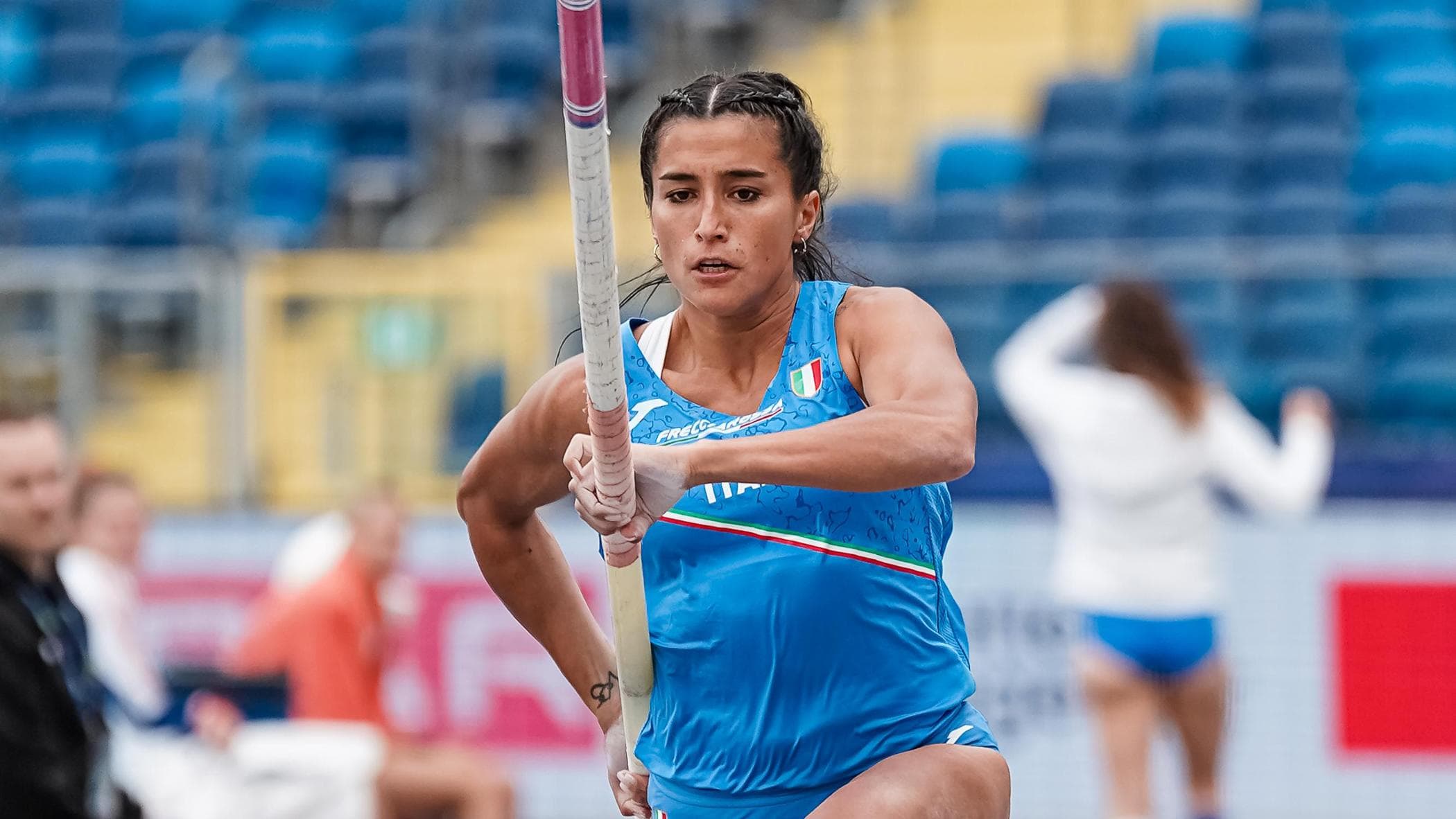 l8217atletica e l8217elite club bruni 232 fuori l8217astista ho pagato l8217operazione chiesti i soldi a pap224 da Repubblica.it l8217atletica e l8217elite club bruni 232 fuori l8217astista ho pagato l8217operazione chiesti i soldi a pap224