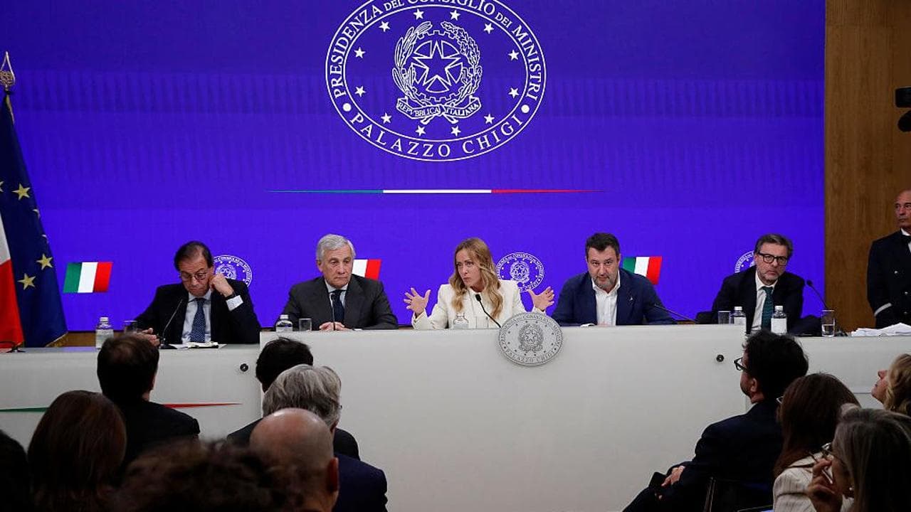 Manovra, taglio Irpef solo per un anno. Stangata sulle pensioni | Giovani, casa e Lotto: cosa cambia