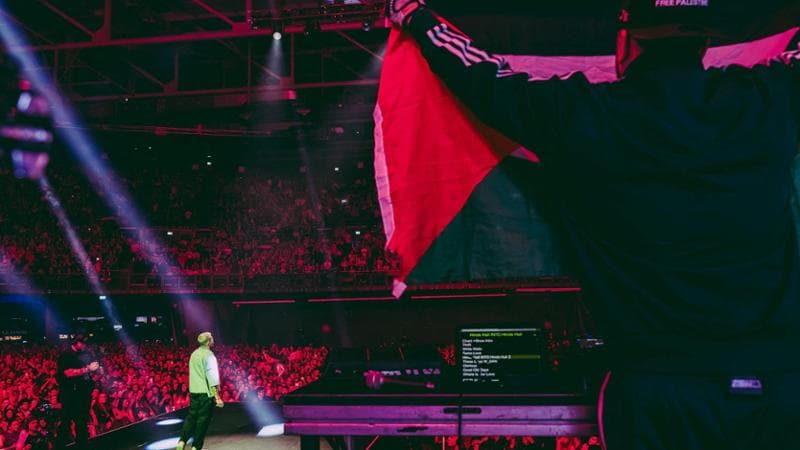 Macklemore chiude a Londra il tour “Free Palestine”: “Continuerò a battermi fino all’ultimo respiro”