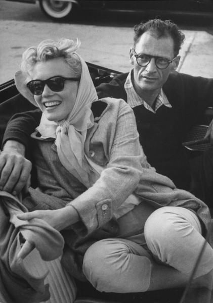 1930-1960: Clint, Marilyn, Marlon, i divi nascosti dietro gli occhiali da  sole - la Repubblica