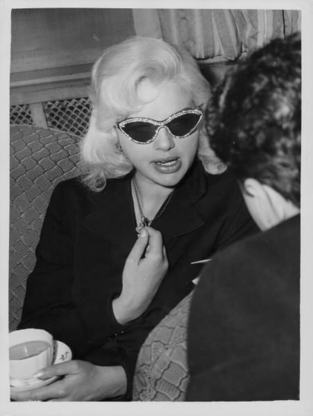 1930-1960: Clint, Marilyn, Marlon, i divi nascosti dietro gli occhiali da  sole - la Repubblica