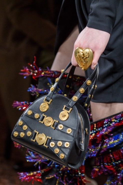 Mini, maxi e colorate: le nuove borse di Versace mettono il buonumore - la  Repubblica