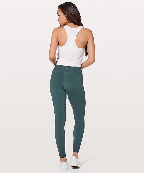 Tendenza Lululemon: i pantaloni da yoga che tolgono una taglia - la  Repubblica