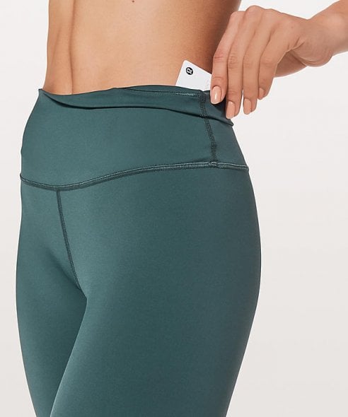 Tendenza Lululemon: i pantaloni da yoga che tolgono una taglia - la  Repubblica