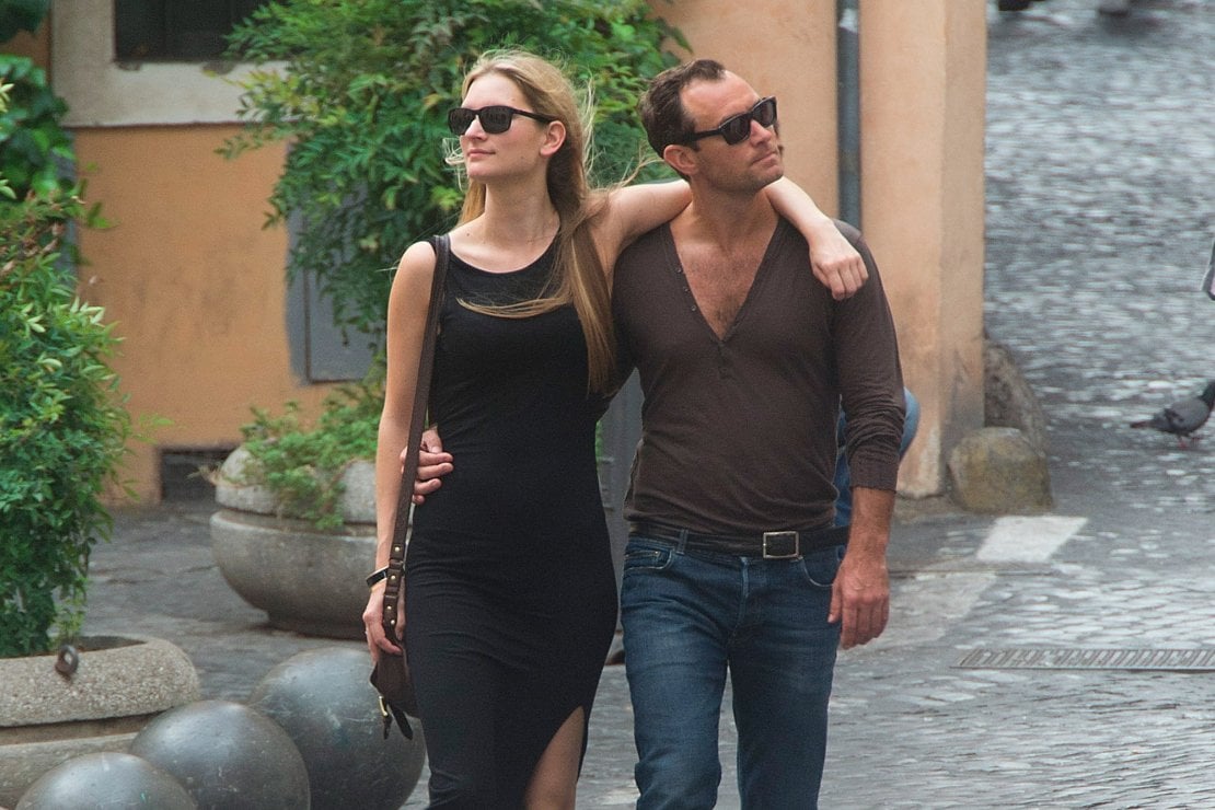 Jude Law compie 47 anni: la sua nuova vita con Phillipa Coan - la Repubblica