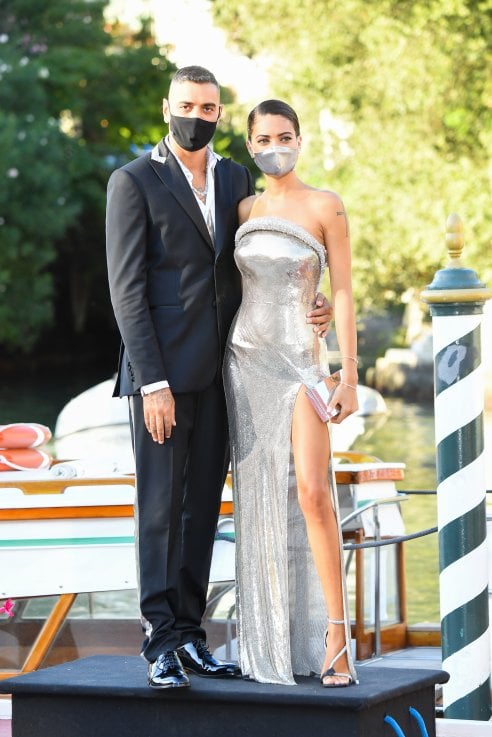 Elodie, sul red carpet della Mostra del Cinema di Venezia in un abito di  Versace - la Repubblica