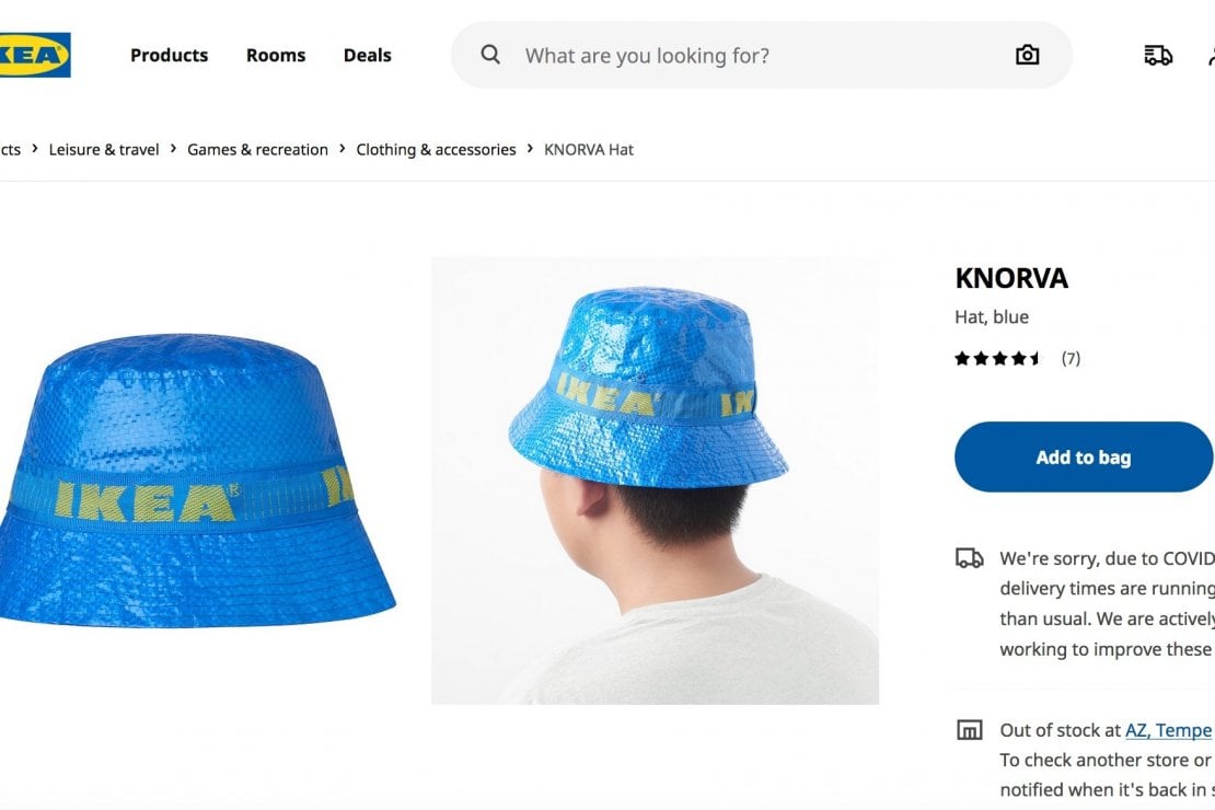 Il cappello da pescatore fatto con le buste Ikea è gia un must have - la  Repubblica