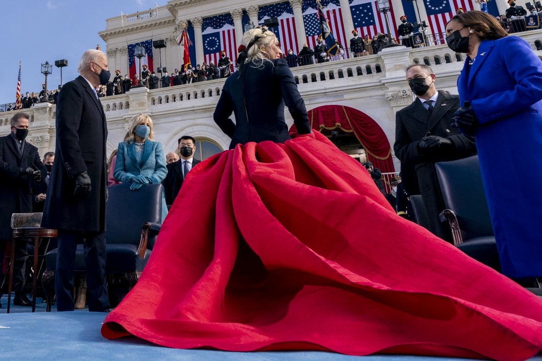 Schiaparelli e il vestito di Lady Gaga: quegli abiti d'arte che fanno la  Storia - la Repubblica