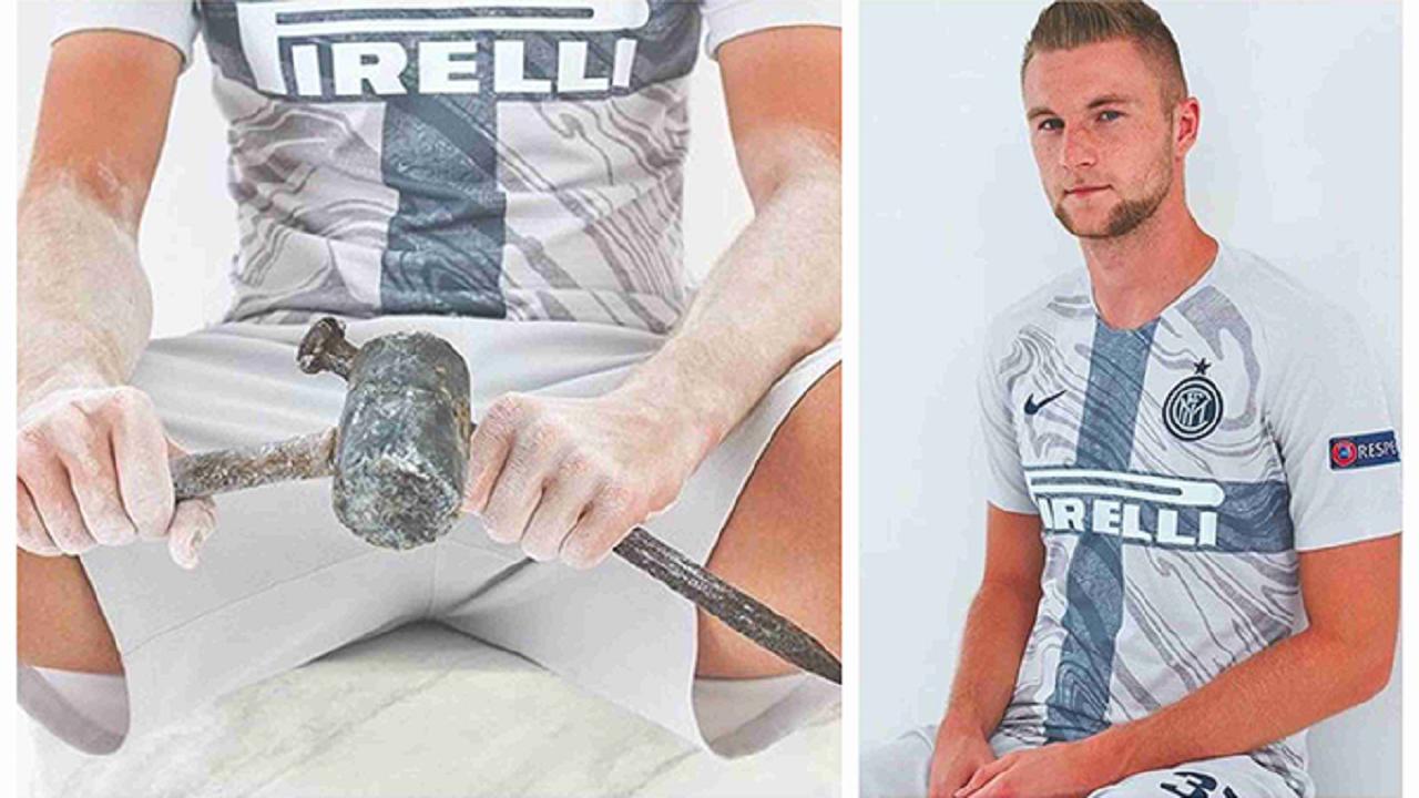 Calcio: l'Inter presenta la terza maglia, ispirata al marmo del Duomo - la  Repubblica