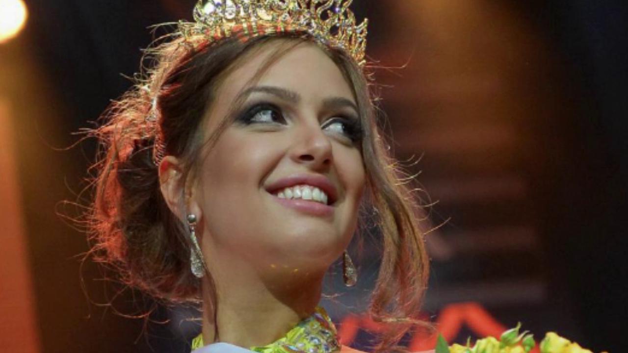 Rinuncia alla corona per amore della modella russa: chi è Oksana ...