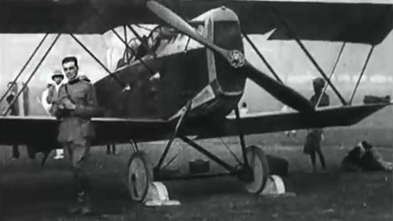 1920, il Raid Roma-Tokyo con i piloti italiani Arturo Ferrarin e Guido ...