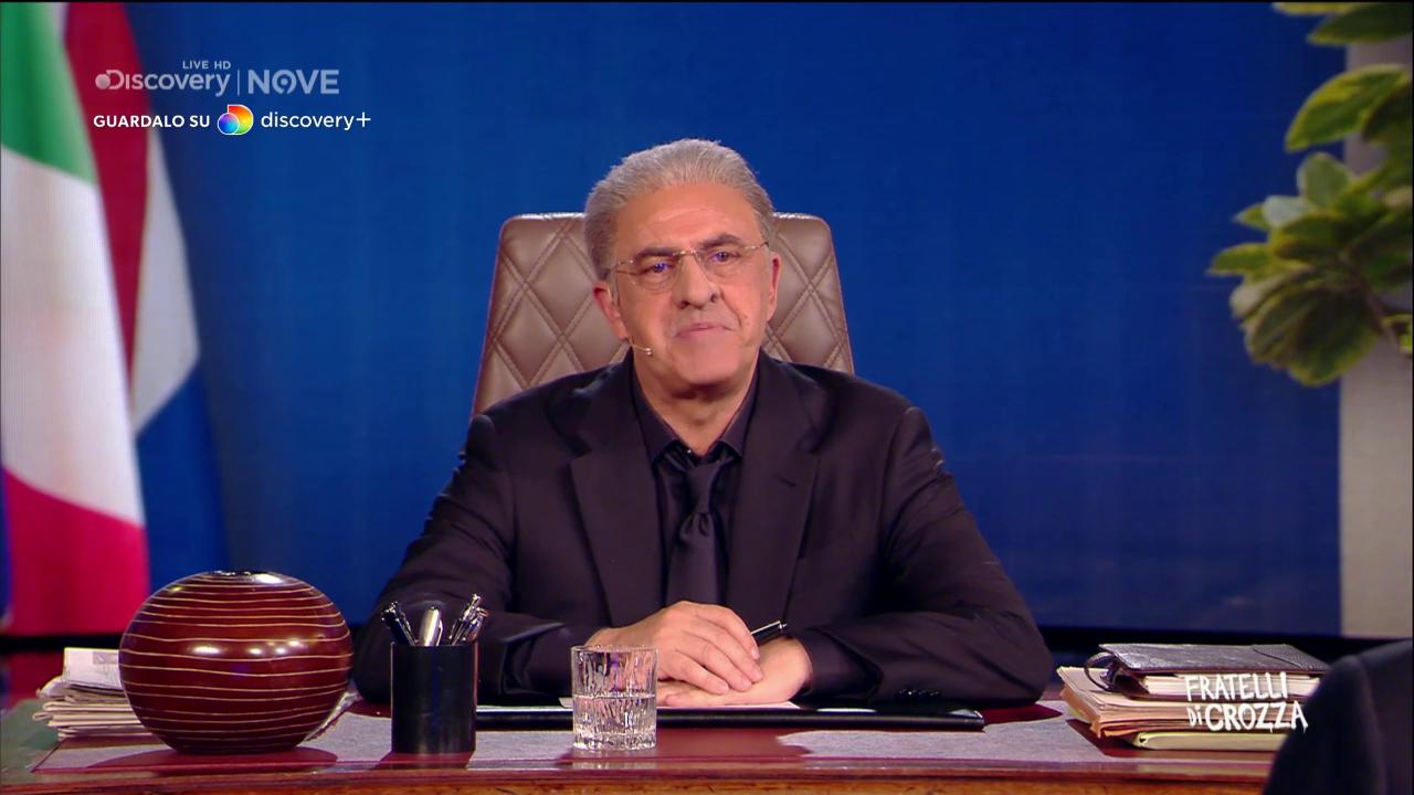 crozza-de-luca-chi-ha-inventato-la-sigla-pnrr-capace-di-tutto