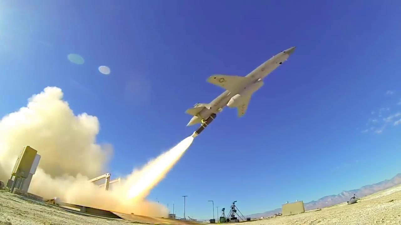 Primo test per Skyborg, il jet da combattimento del futuro senza pilota ...