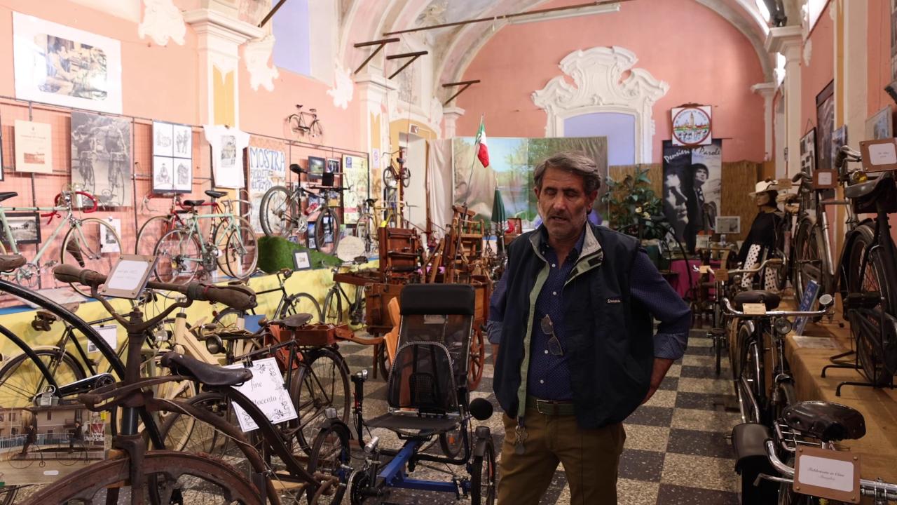 Viaggio nella storia della bicicletta con il collezionista di Cerano - La  Stampa