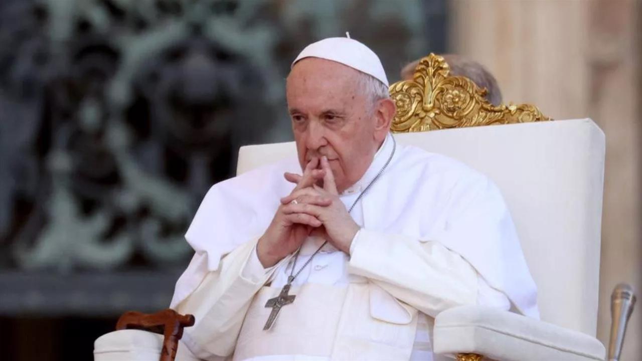 La voce di papa Francesco trasmessa in piazza San Pietro: "Grazie per