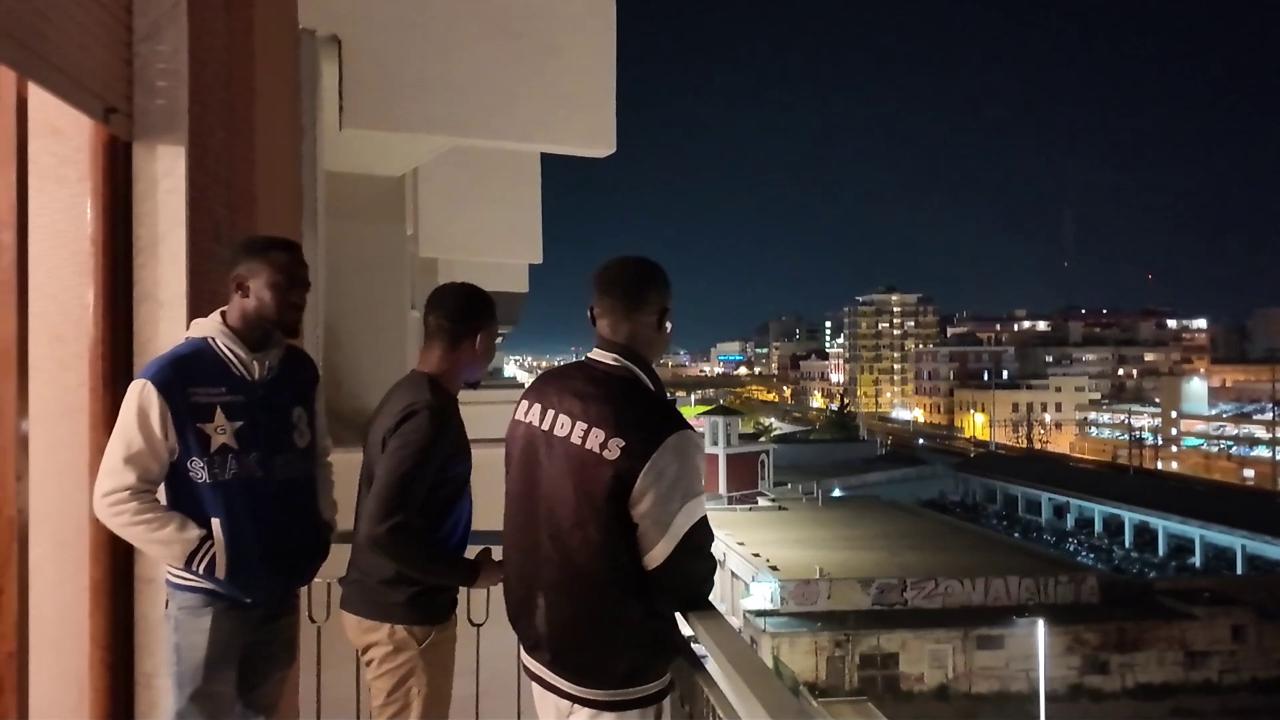 Bari, la favola della casa per tre ragazzi (e lavoratori) migranti:  Nessuno voleva fittarcela