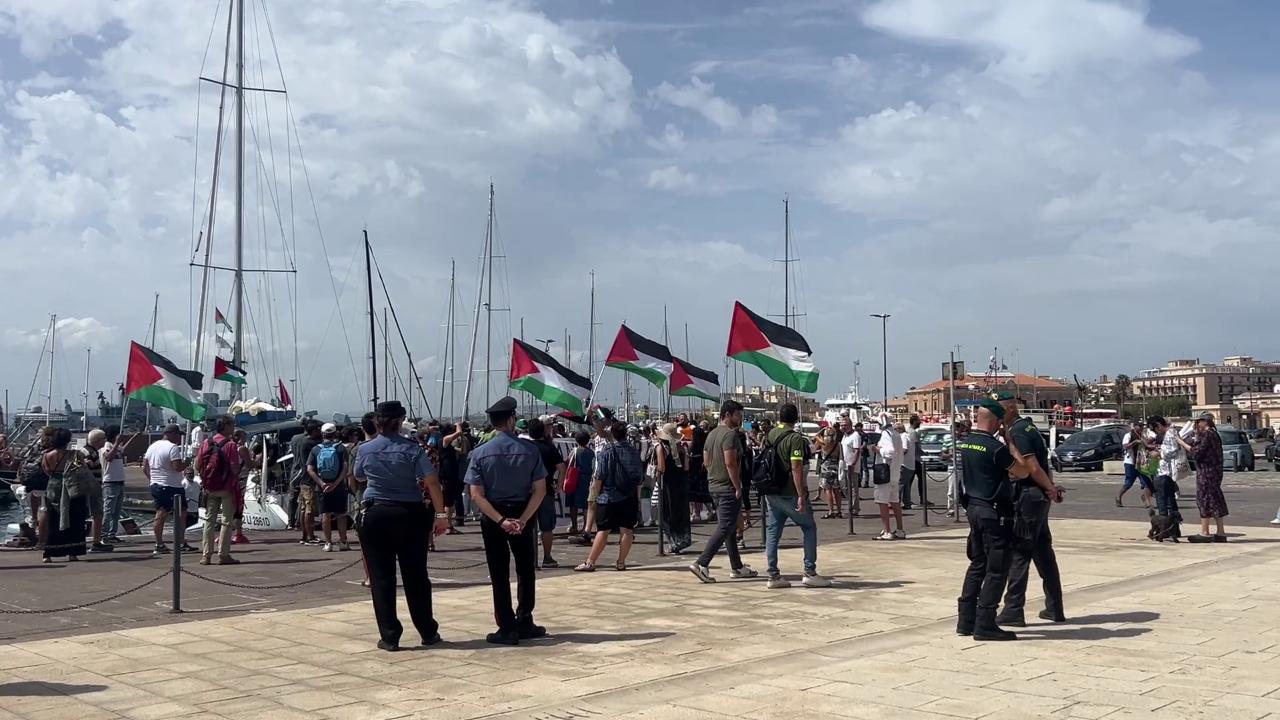 La Flotilla rimanda la partenza ma saluta l'Italia: "Abbiamo bisogno di ...