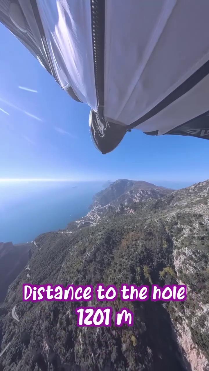 Filip Kubica vola in tuta alare dal Faito a Positano: a oltre 200 all ...