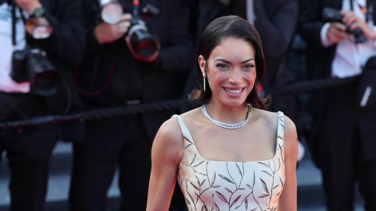 Elodie conquista Cannes, sul red carpet con un look da diva del passato ...