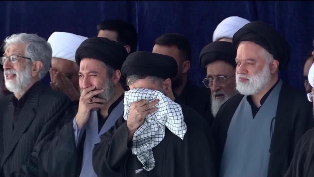 1299285-thumb-full-720-050726_figli_khamenei.jpg