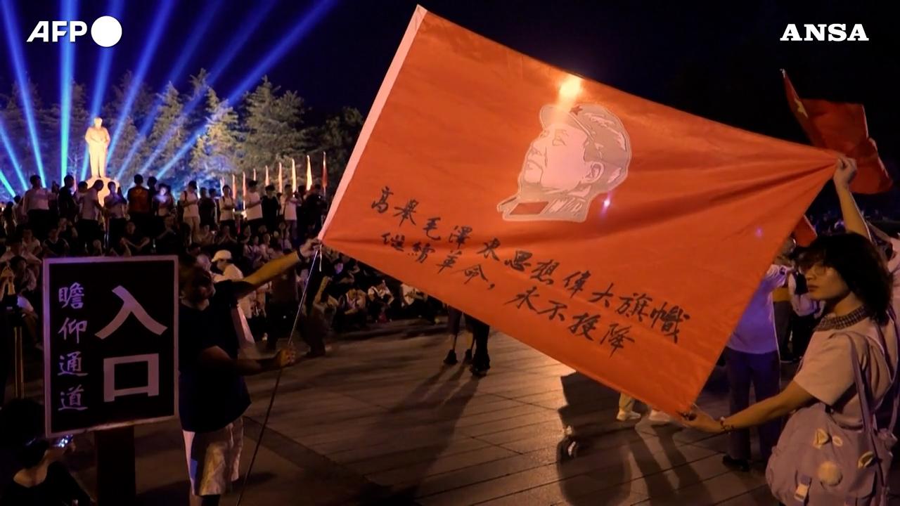 Cina, cinquant'anni fa moriva Mao: commemorazioni e omaggi da Piazza Tienanmen alla città natia
