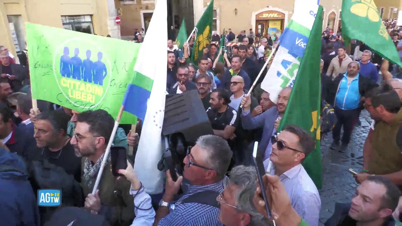 Caro carburanti, gli autotrasportatori in protesta a Roma: 